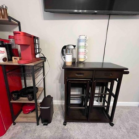 Hometel Premium Guest Suite W/ Private Entrance Ypsilanti Bagian luar foto