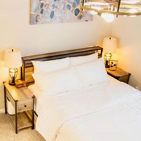 Hometel Premium Guest Suite W/ Private Entrance Ypsilanti Bagian luar foto