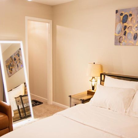 Hometel Premium Guest Suite W/ Private Entrance Ypsilanti Bagian luar foto