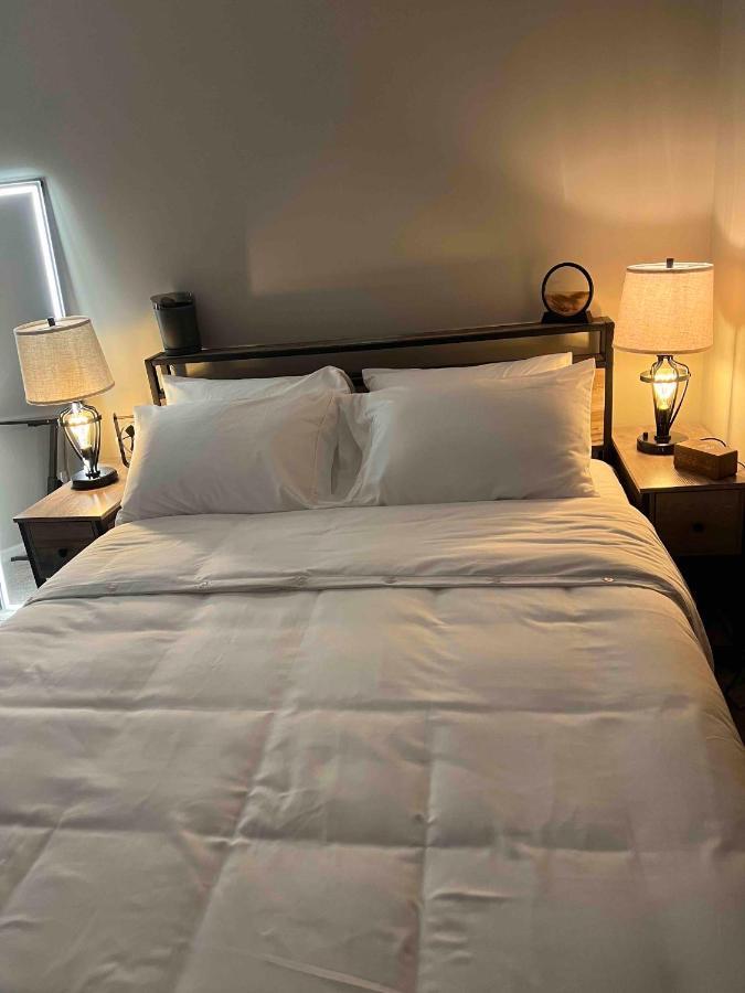 Hometel Premium Guest Suite W/ Private Entrance Ypsilanti Bagian luar foto