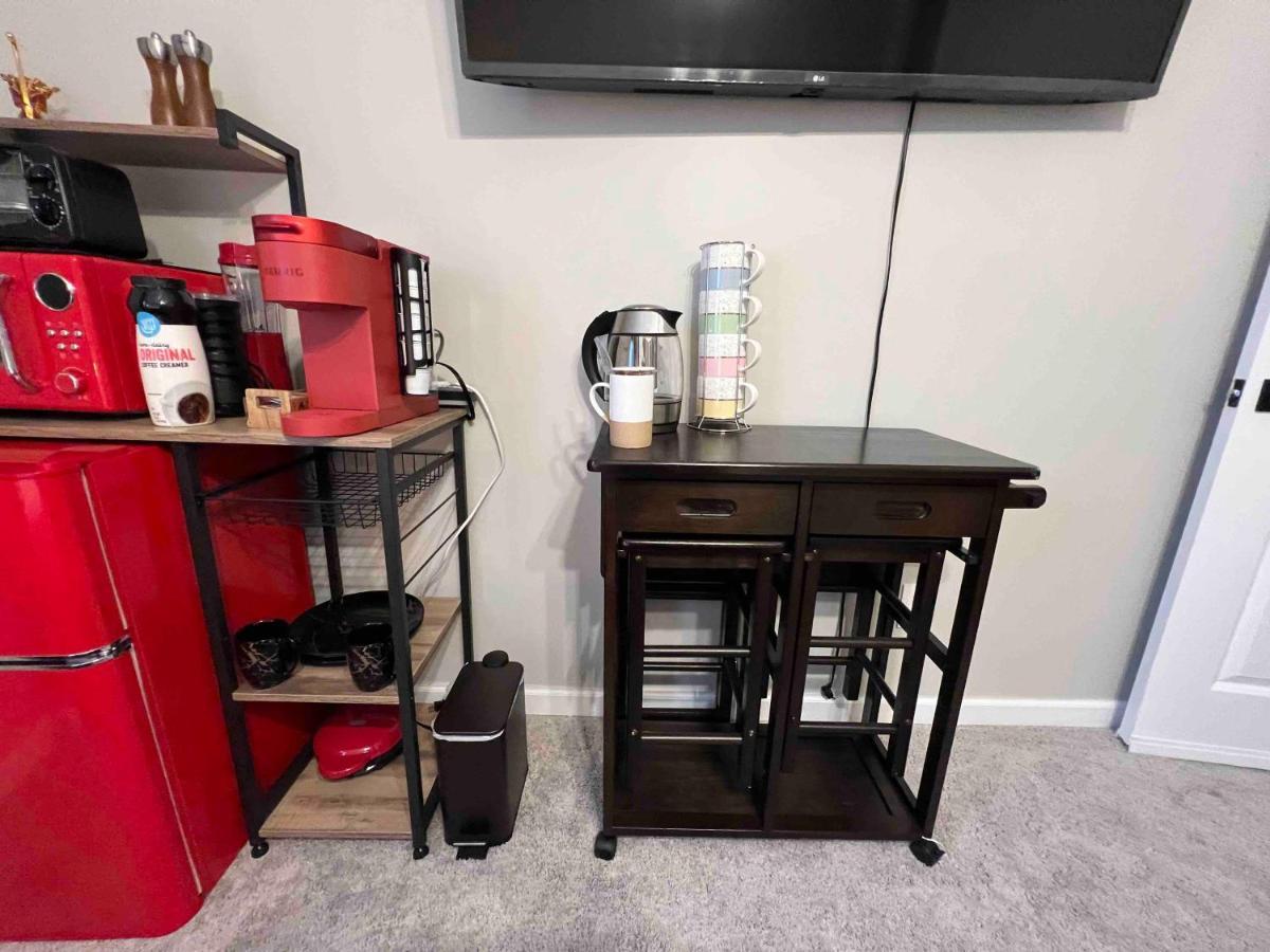 Hometel Premium Guest Suite W/ Private Entrance Ypsilanti Bagian luar foto