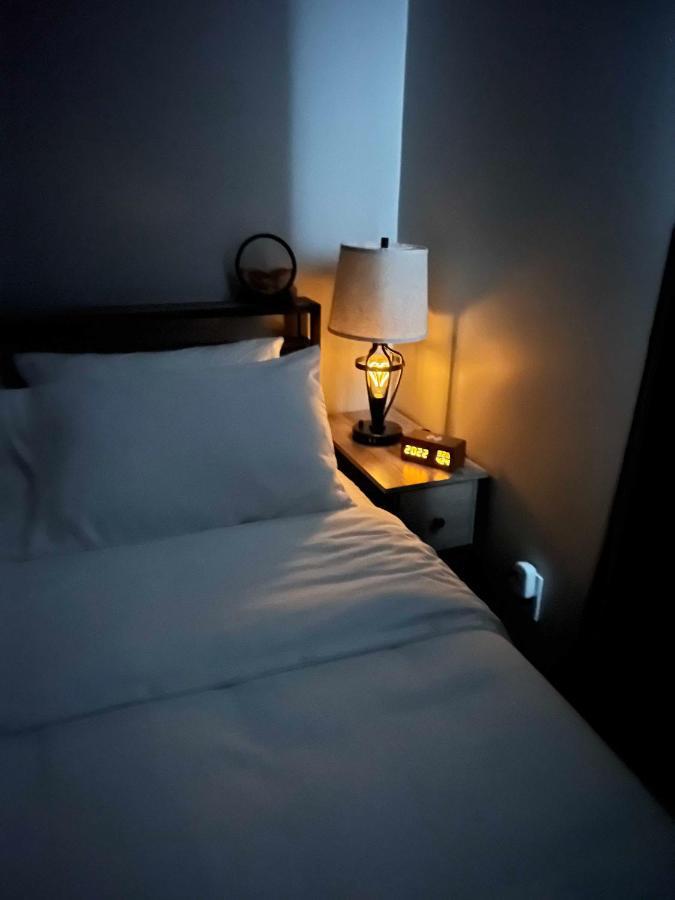 Hometel Premium Guest Suite W/ Private Entrance Ypsilanti Bagian luar foto