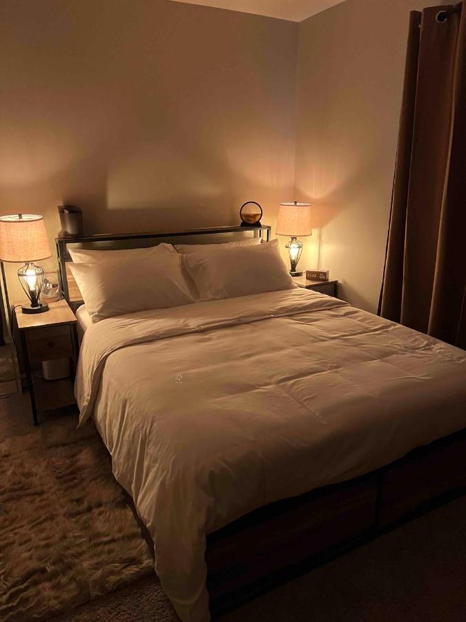 Hometel Premium Guest Suite W/ Private Entrance Ypsilanti Bagian luar foto
