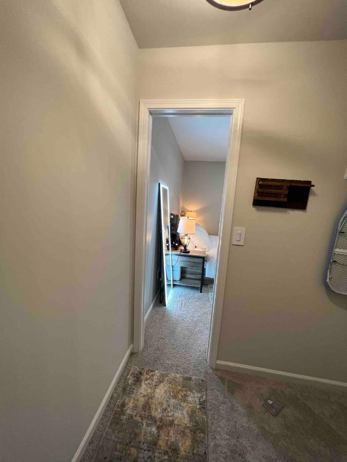 Hometel Premium Guest Suite W/ Private Entrance Ypsilanti Bagian luar foto
