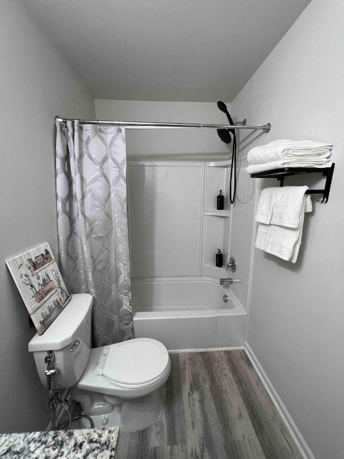 Hometel Premium Guest Suite W/ Private Entrance Ypsilanti Bagian luar foto
