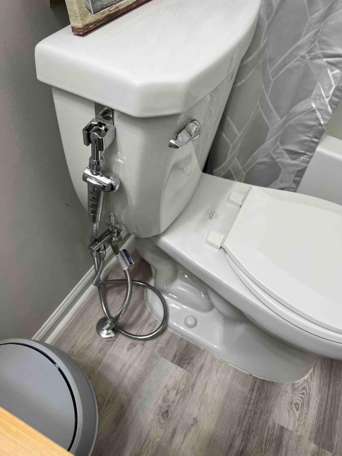 Hometel Premium Guest Suite W/ Private Entrance Ypsilanti Bagian luar foto