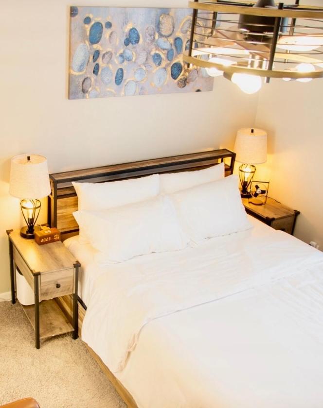 Hometel Premium Guest Suite W/ Private Entrance Ypsilanti Bagian luar foto