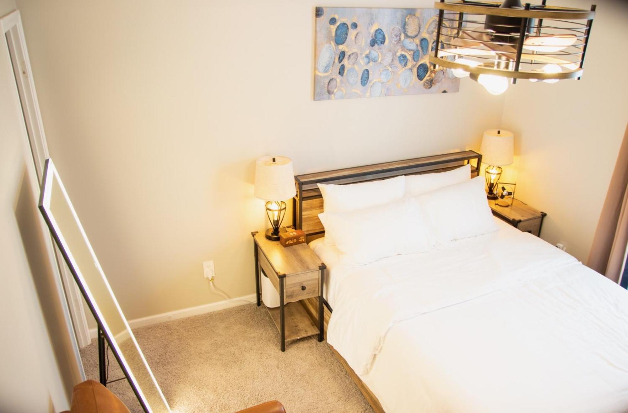 Hometel Premium Guest Suite W/ Private Entrance Ypsilanti Bagian luar foto