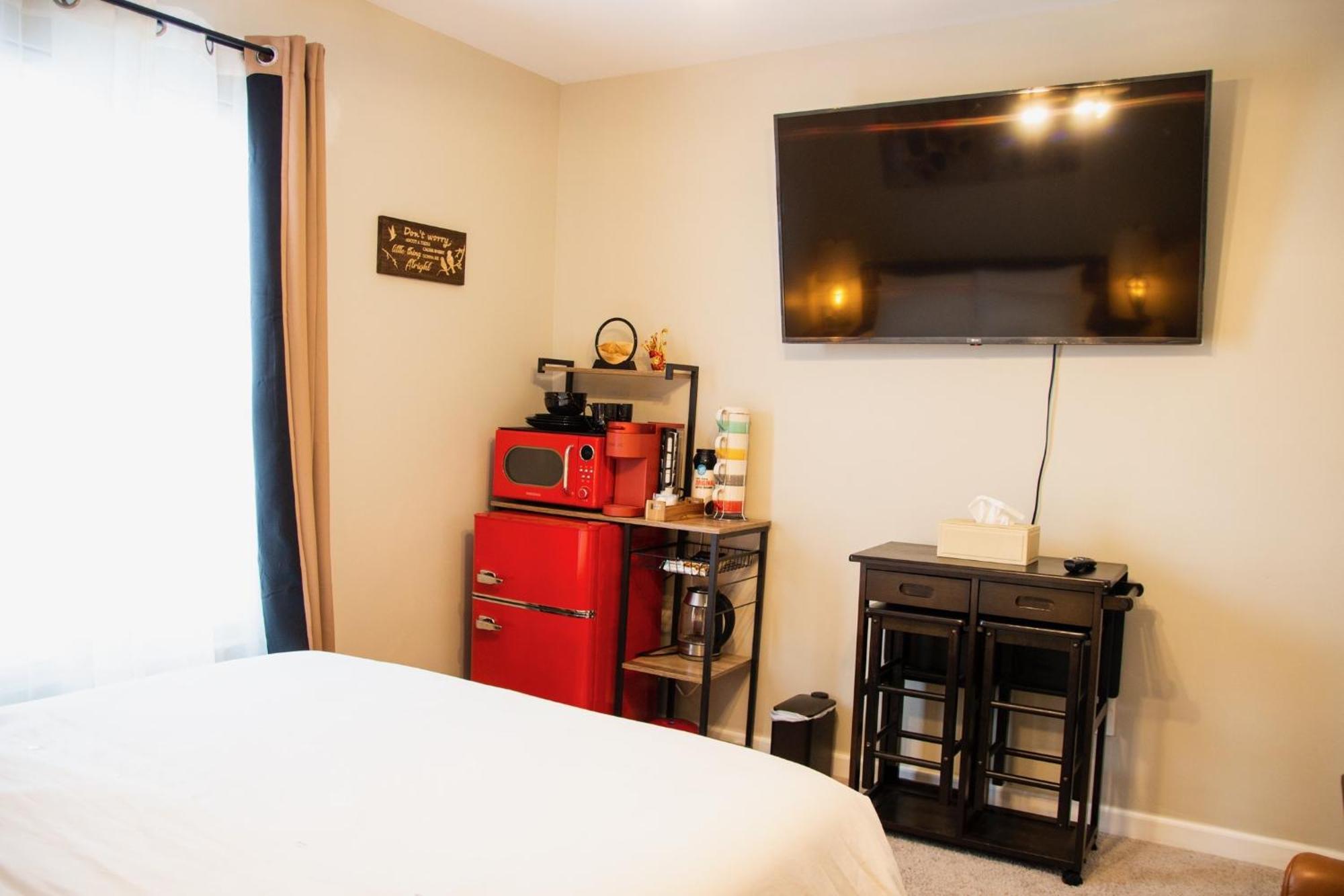 Hometel Premium Guest Suite W/ Private Entrance Ypsilanti Bagian luar foto