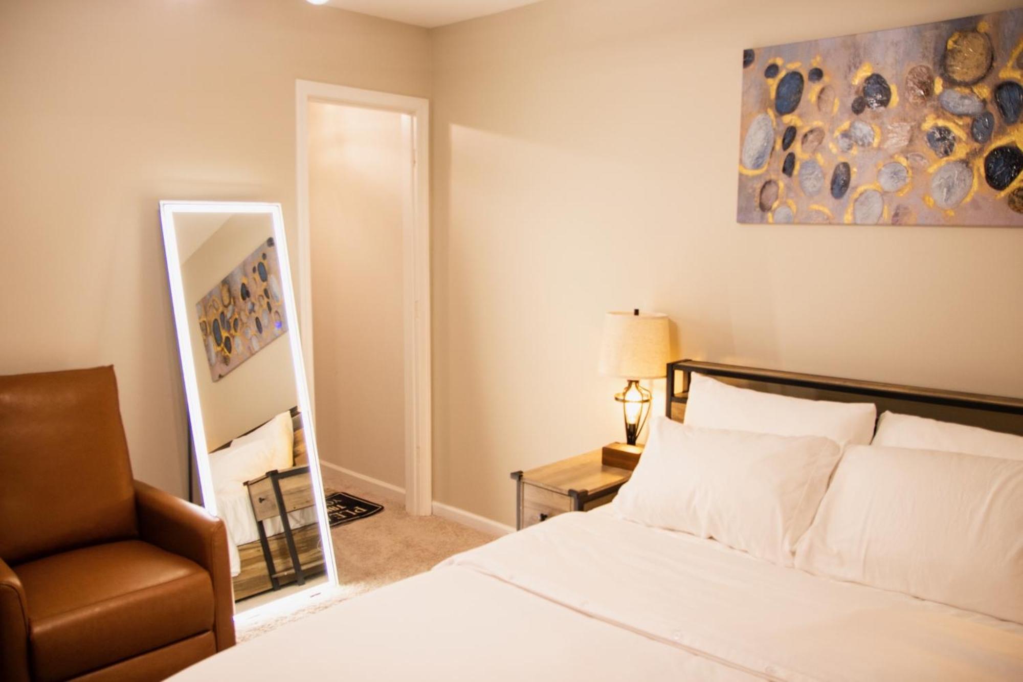 Hometel Premium Guest Suite W/ Private Entrance Ypsilanti Bagian luar foto